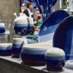 juego de vajilla azul y blanca de ceramica- espacio creativo